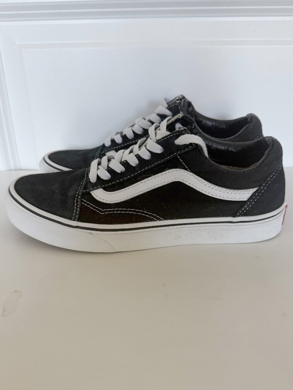 Vans Classic Old Skool Skate Shoes (Black / White) – Women's Sz 6.5